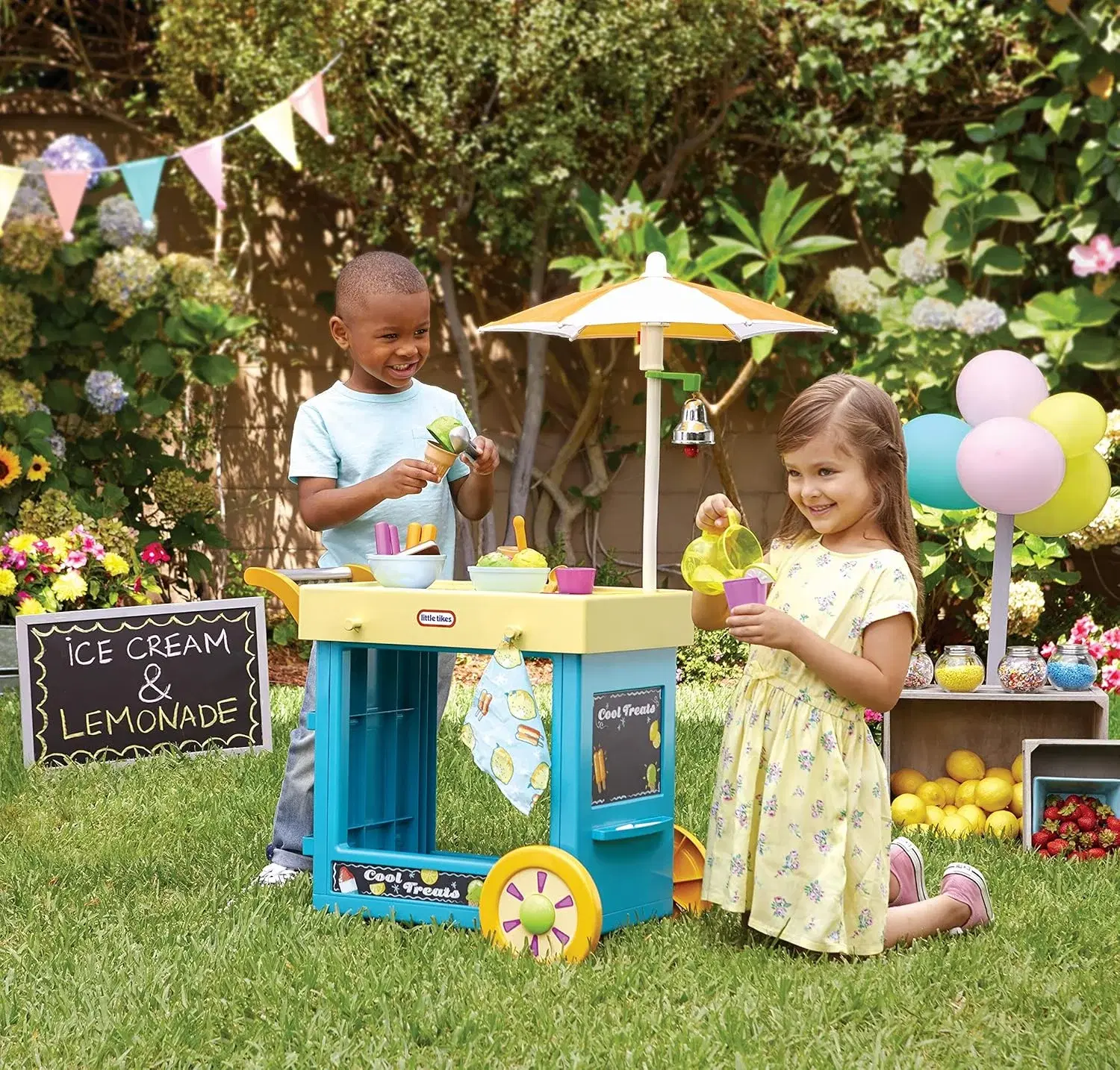 Little Tikes 2-in-1 Lemonade & Ice Cream Stand (Ages 2–5) - toy product image